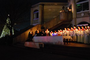 2010点火式聖歌隊が式を盛り上げました。